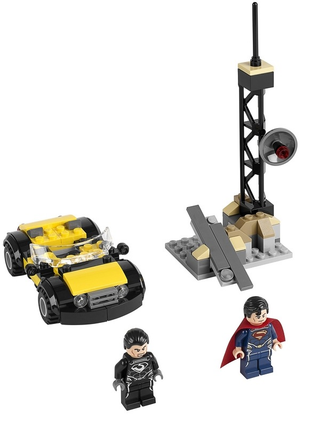 Illustration for article titled Ridiculous first looks at Zod and Jor-El courtesy of new Man of Steel toys